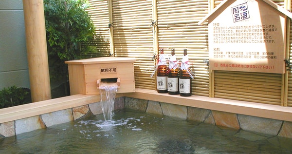 大浴場　地酒の湯　上諏訪温泉に諏訪の地酒を混入した名物風呂