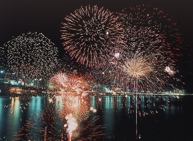 湯河原温泉海上花火大会 8月 神奈川県 の観光イベント情報 ゆこゆこ