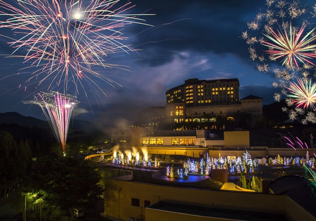 夏の打ち上げ花火とイルミネーションの夕べ 岩手県 の観光イベント情報 ゆこゆこ