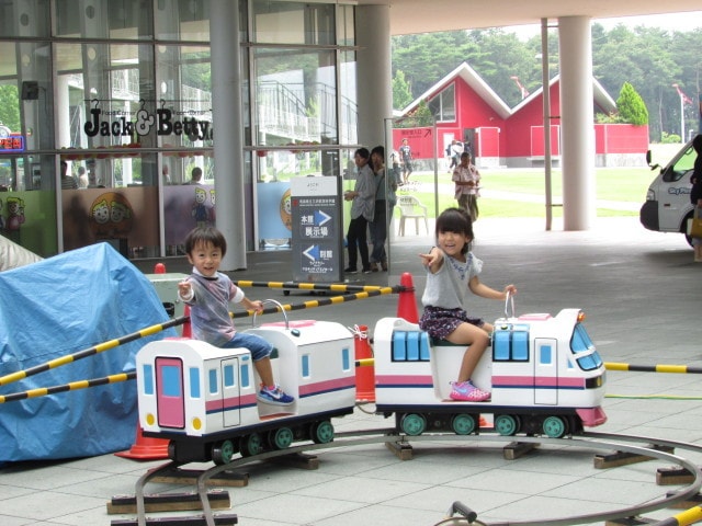 青森県立三沢航空科学館 お盆のミニ遊園地 青森県 の観光イベント情報 ゆこゆこ