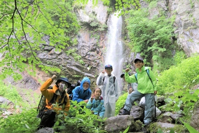 親子で夏の滝探検 In奥日光 栃木県 の観光イベント情報 ゆこゆこ