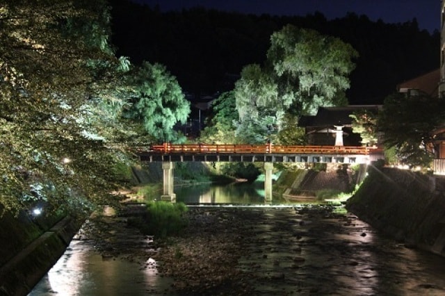 夏の飛騨高山ライトアップ 岐阜県 の観光イベント情報 ゆこゆこ