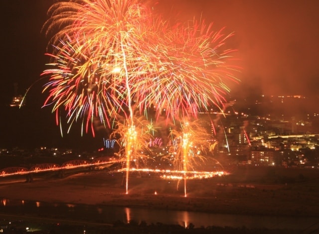 第18回しまんと市民祭 納涼花火大会 高知県 の観光イベント情報 ゆこゆこ