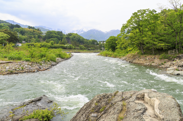 温泉センター諏訪の湯/湯浴みと飲泉で実感、効能豊かな自噴の湯