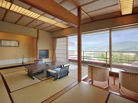 【和室10畳＋4.5畳】10畳の和室に、襖を隔て4.5畳の次の間が付いたゆったり広いお部屋