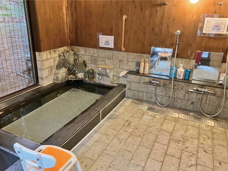 【温泉】大理石で作られた湯殿