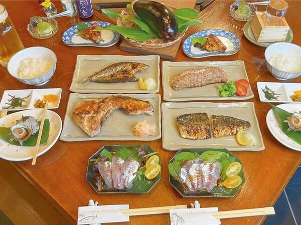 【料理】静岡産の食材をはじめとし、美味しい魚介や野菜などを炉ばた焼きで堪能(一例)
