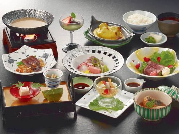 【夕食に+逸品 ずわい蟹姿付/竹会席/例】日本海と立山連峰の旬の恵みが詰まった品々が膳を賑わす