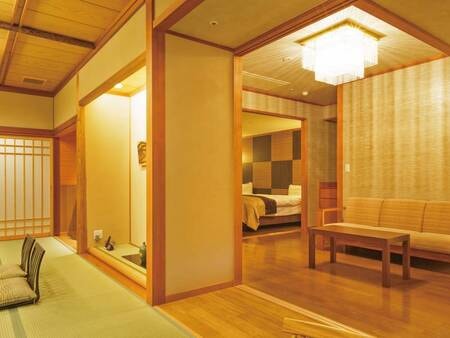 【別邸「峰の界」露天風呂付スイートルーム/例】マッサージチェア付の洋室。　食後はソファーにもたれながらゆったり歓談やテレビ鑑賞を