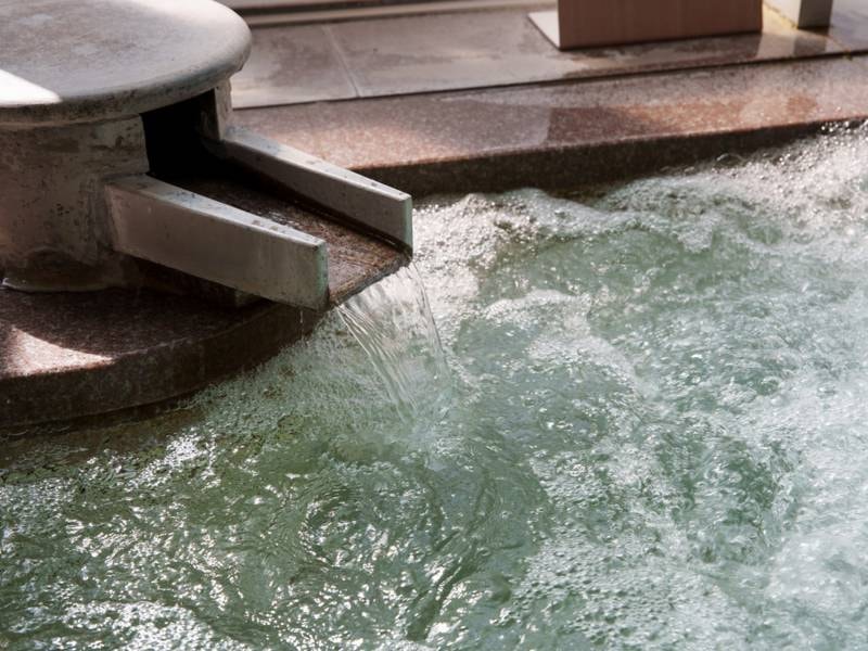 【大浴場】美肌の湯と言われる成分を含み、湯上りにしっとりと潤う保湿効果も期待できる温泉です。