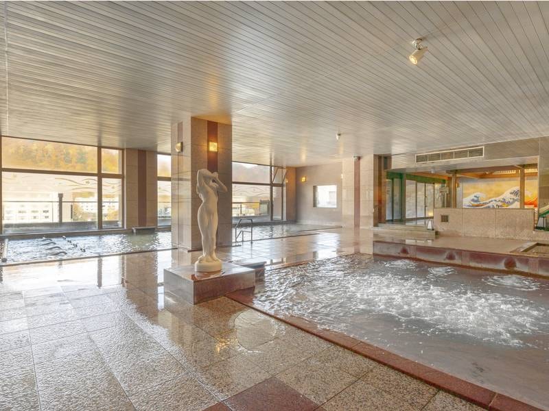 【男性大浴場】多彩な湯船が楽しい。こだわりの水風呂もあります