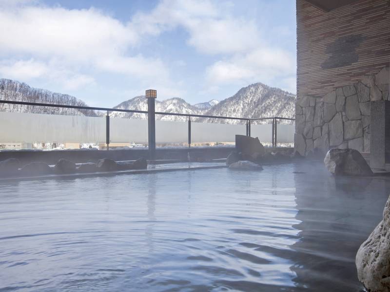 【露天風呂】雪景色が美しい季節も人気です