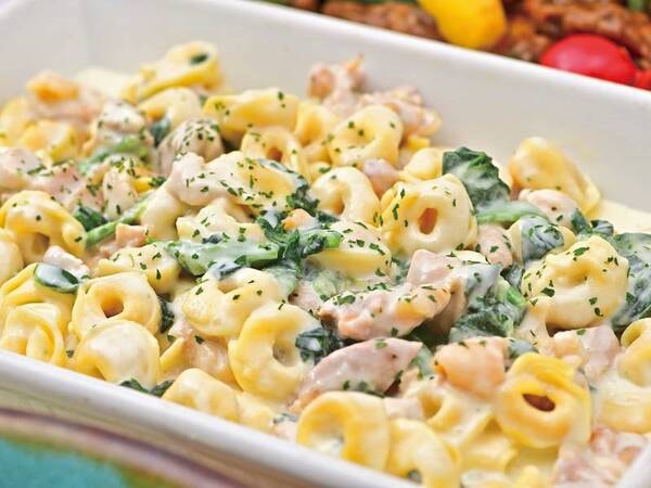 【夕食ビュッフェ】過去メニュー一例。鶏肉とほうれん草のラビオリクリームソース