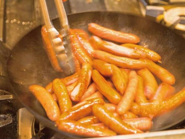 【朝食ビュッフェ】焼き立てだからカリっとジューシーなソーセージ