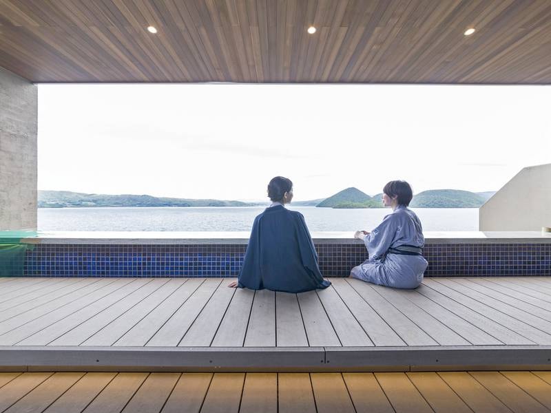 【星の湯-8Ｆ】足湯テラス。湯上りにのんびり