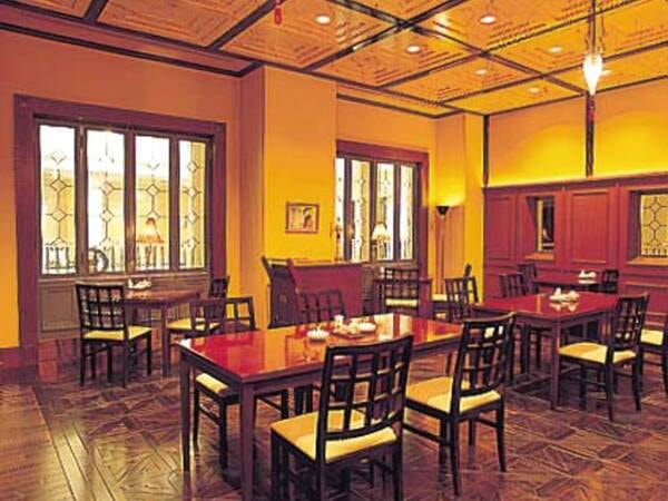 華蘭亭（1泊2食付プランレストラン）/例　優雅な雰囲気でお食事を楽しむ