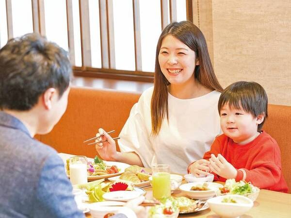 【朝食バイキング】好きなものを好きなだけ!食欲をそそる豊富なメニューで家族みんなで朝ごはん
