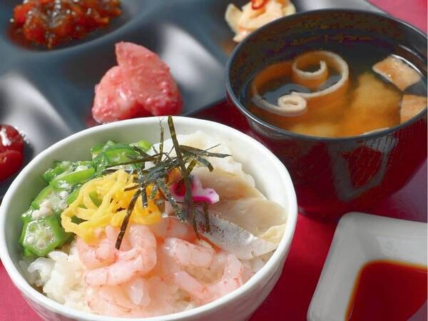 【朝食一例】お好きなお刺身を乗せて作る「勝手丼」も人気♪