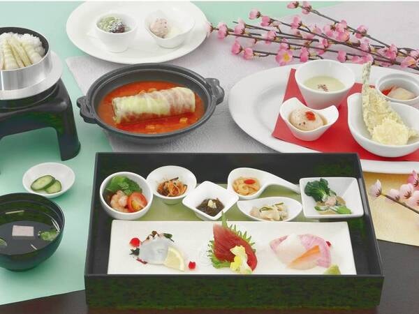 【夕食:創作料理!花神楽膳/例】季節に合わせた食材を使用して作りあげる御膳をご賞味ください。