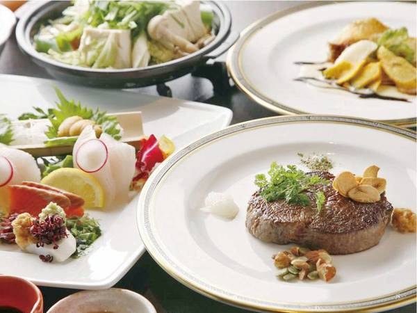 【夕食/例】季節の旬の食材を使った料理長厳選のメイン料理とハーフビュッフェ