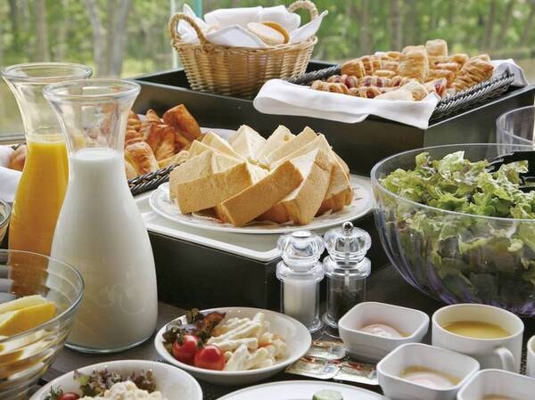 【朝食/例】朝食も種類豊富なビュッフェメニュー