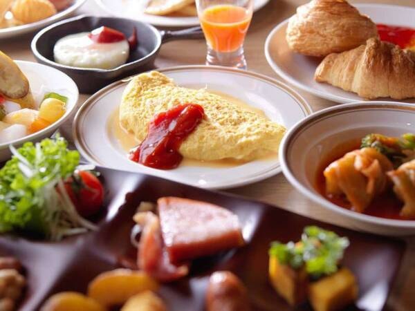 【朝食/例】和洋豊富なメニューをご用意！目の前で焼き上げるオムレツはおすすめ