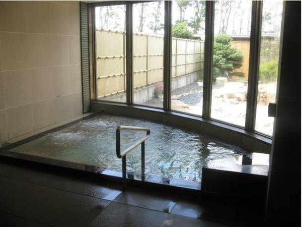 【新館大浴場】道内でも珍しい、ラドン泉が堪能できる浴槽