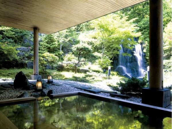 【露天風呂】滝の音に耳を澄ませ四季の移ろいを感じる庭園露天風呂