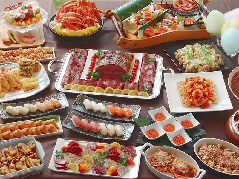 和洋中約50品ビュッフェ(例) 彩り豊かな料理が揃う
