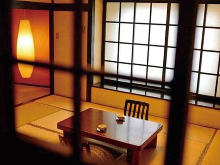 【民芸調和洋室（ツイン+8畳）/例】和洋折衷の部屋