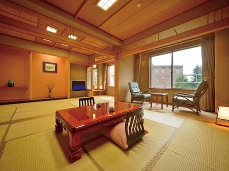 【特別和室（10畳+10畳）/例】最大８名様まで宿泊できる広々としたお部屋（ふすまで仕切る事が出来ます）