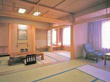 【特別和室（10畳+10畳）/例】最大８名様まで宿泊できる広々としたお部屋（ふすまで仕切る事が出来ます）
