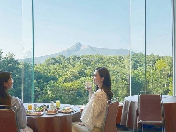 朝食一例/シェフがセレクトした海の幸・山の幸を使った多彩なブッフェ
