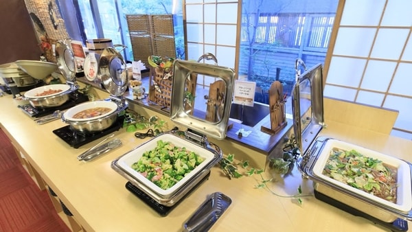 【朝食/例】地元野菜たっぷりの温野菜をはじめとした身体にやさしい和惣菜が中心のバイキング