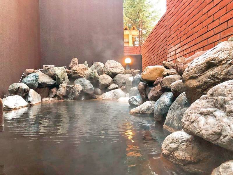 【露天風呂】モール温泉を楽しめる露天風呂でゆったりと