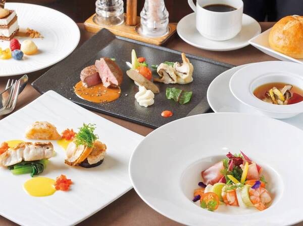 【夕食:洋食コース/例】※写真:とある季節のメニュー