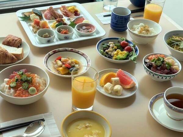 【朝食バイキング/例】海鮮勝手丼や洋食メニューなどをご用意