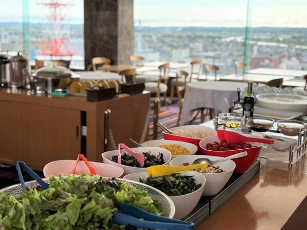 【朝食バイキング/例】釧路市街や太平洋を望みながらの朝食をお楽しみください