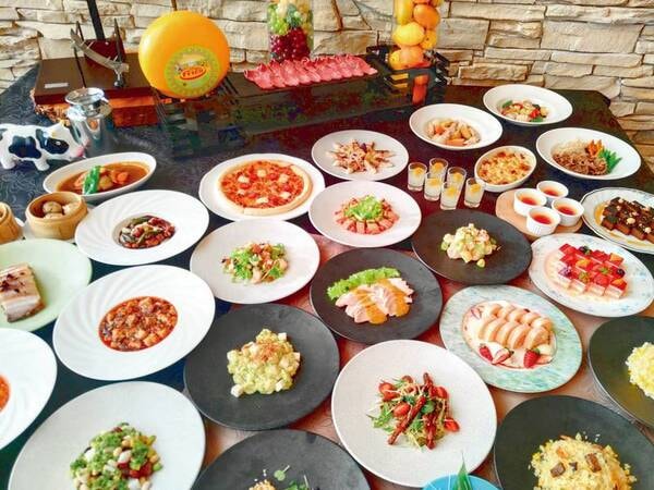 【1泊2食付スタンダードプラン】バイキング/例　バラエティ豊かなお料理には地産の食材も使用。