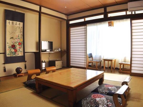 【和室/例】昔ながらの風情ある8畳和室へご案内