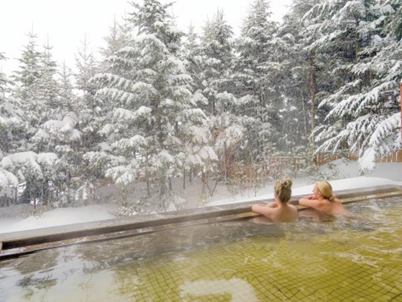 【雪見の露天風呂】四季を通じて開放感のある露天風呂をお楽しみ頂けます。Oh my God！！！！