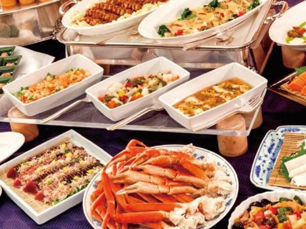 【和洋バイキング/例】ずわい蟹ほか約50種の新鮮食材を活かした和洋の料理をお楽しみ頂けます♪