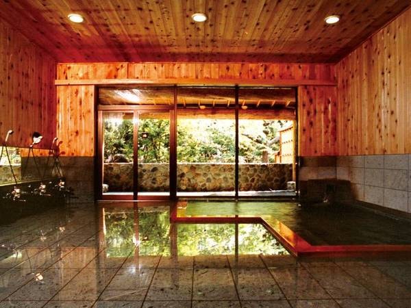【大浴場】香り豊かな青森ヒバを使用した浴場