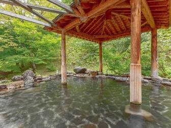 亀の井ホテル 青森まかど/【露天風呂】陸奥湾からの心地よい風を感じる