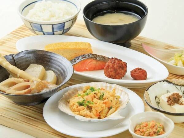 【朝食 和洋バイキング/例】職人手作りの玉子焼き、炭火で焼いた鮭、ご当地メニューしょうが味噌おでんなど和食メニュー充実♪