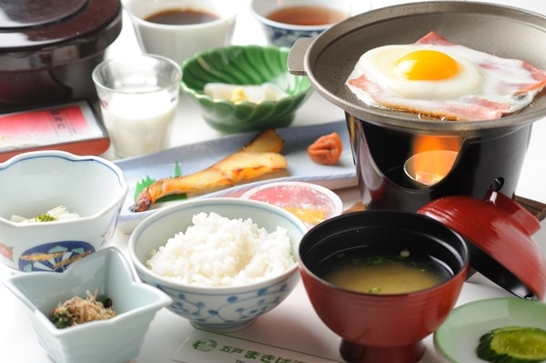 バイキングではなくお一人様ずつの和朝食