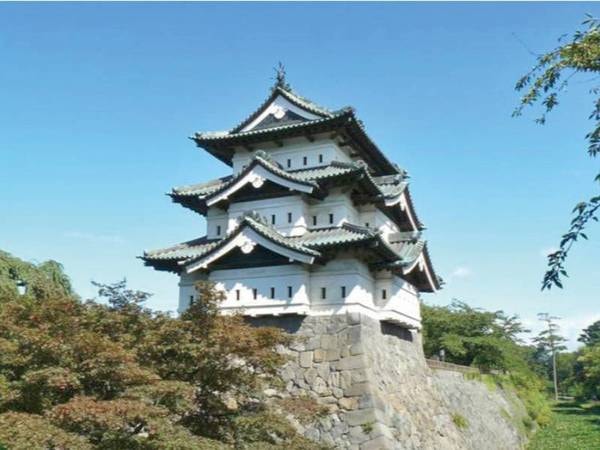 【観光スポット】弘前城/桜で有名な弘前城。車で約30分