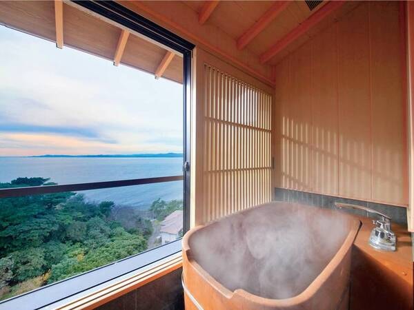 【オーシャンビュー･ビューバス付き和室/例】客室のお風呂からは駿河湾を一望！優雅な時間を過ごす。