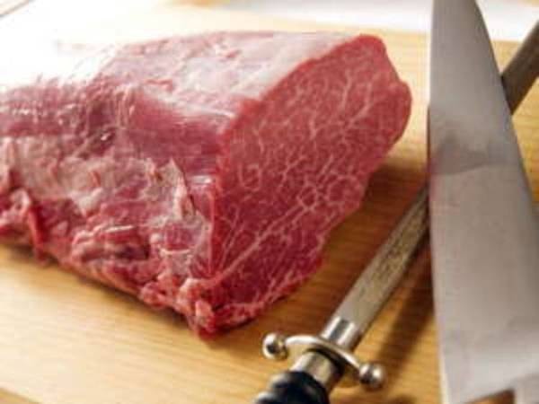 【信州プレミアム和牛】厳選されたＡ５ランクの牛肉。柔らかさと風味がとても美味しいと評判です。