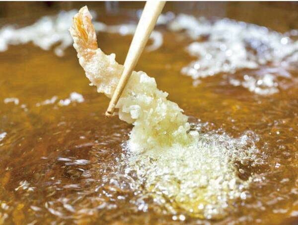 【夕食/例】ハーフバイキングでは熱々の天麩羅をいただけます